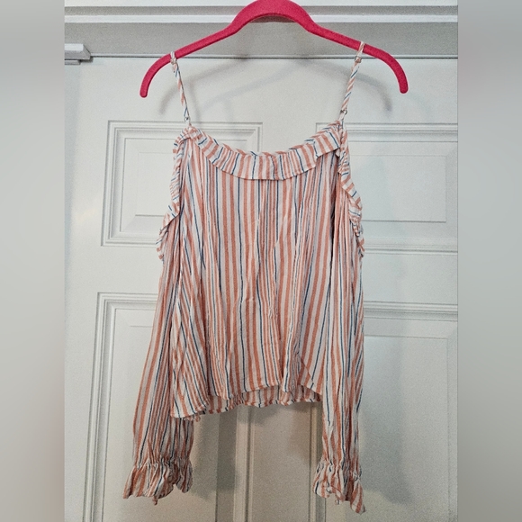 Forever21 top size Medium.        A - Picture 5 of 8